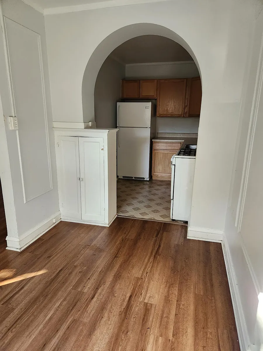 small studio kitchen - Commonwealth Apartments