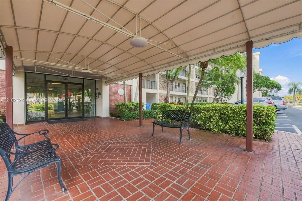 3050 N Palm Aire Dr APT 601, photo 7