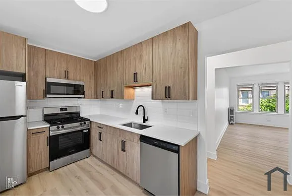 6312 N Artesian Ave #3W — Photo 2