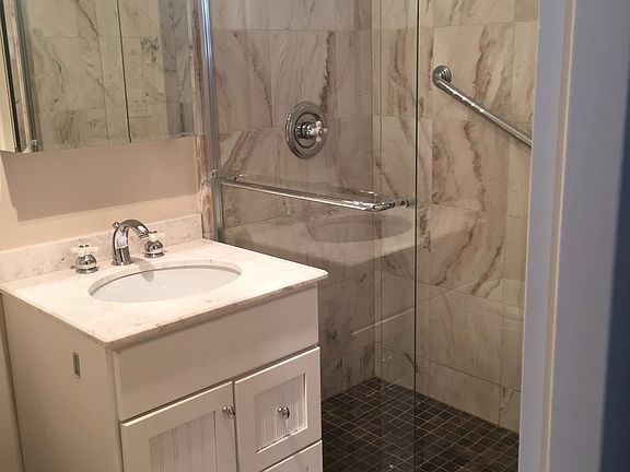 4th image of 2626 N Lakeview Ave APT 806