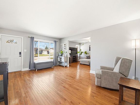 3rd image of 581 Charing Cross Rd