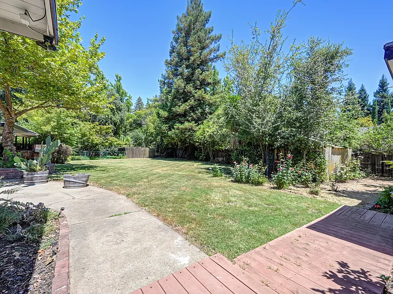 Garden Studio available on a separate lease