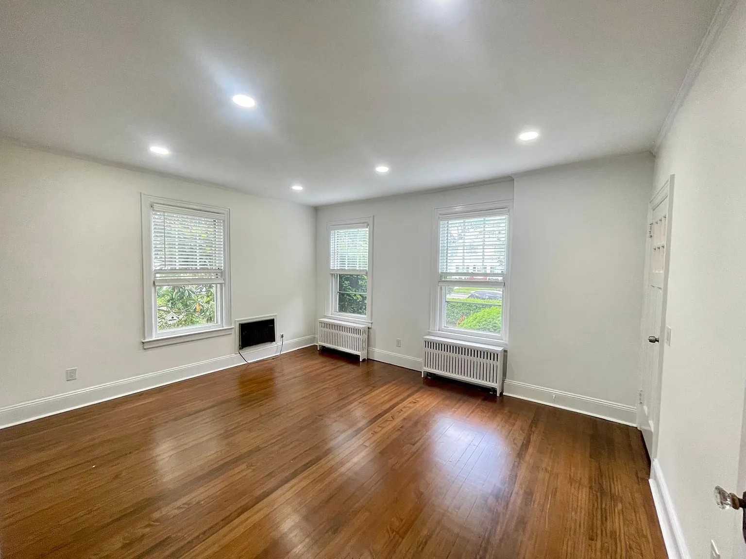 3 bed, 1.5 bath, $3,500 — Photo 1
