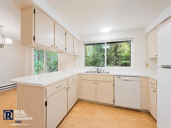5th image of 4434 Ridgewood Ct NW
