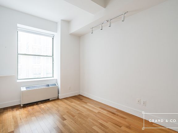 5th image of 99 John St APT 608