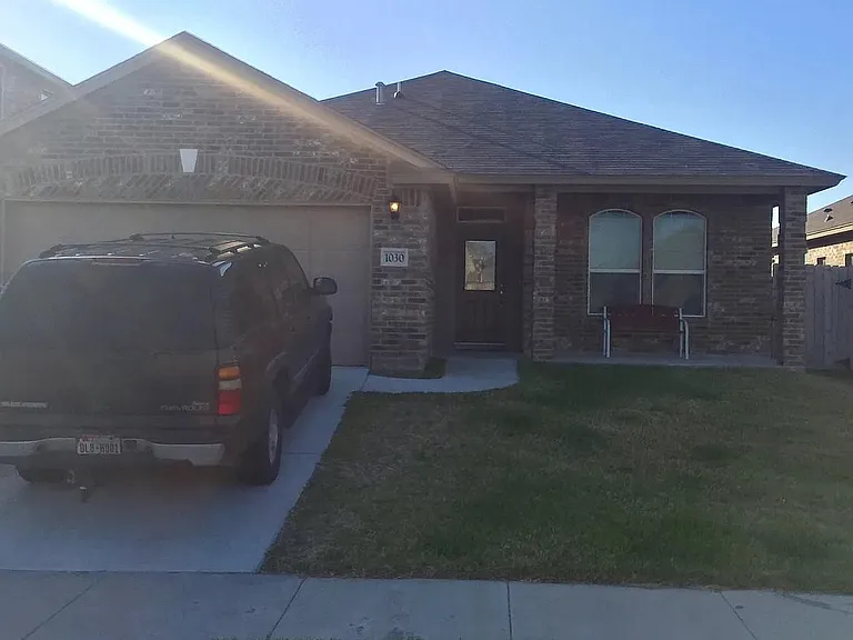 1030 Santa Catalina St — Photo 3