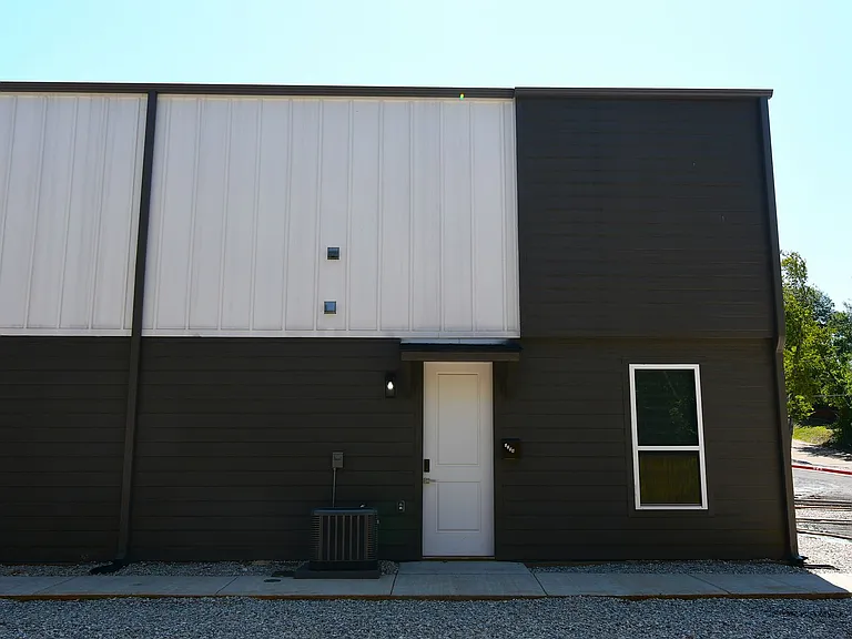 1158 E Earle St — Photo 3