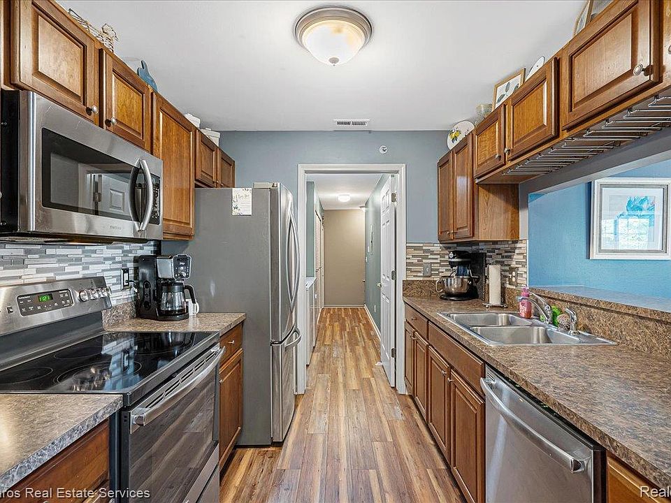 52316 Naugatuck Dr, photo 6