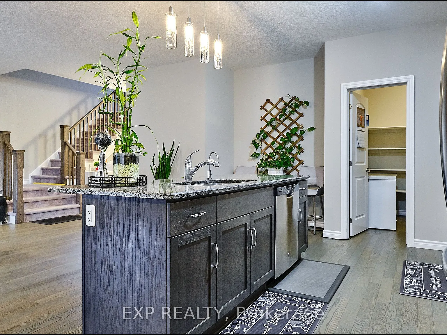 4 bed, $2,800 — Photo 4