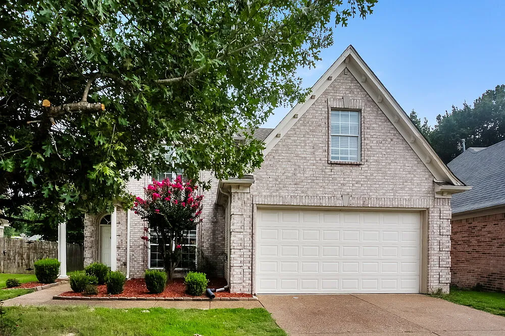4 bed, 2.0 bath, 2216 sqft, $2,180 — Photo 1