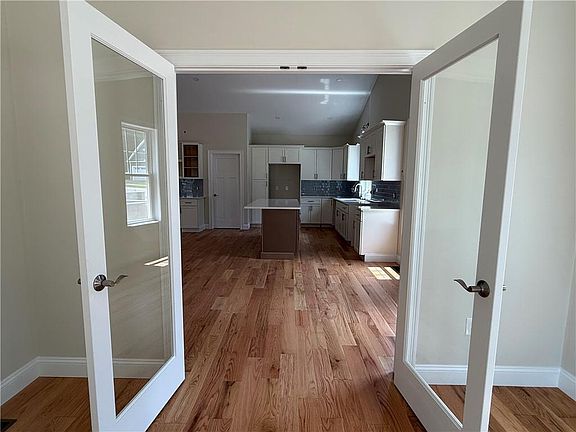 5th image of 83 Sunset Lake Cir
