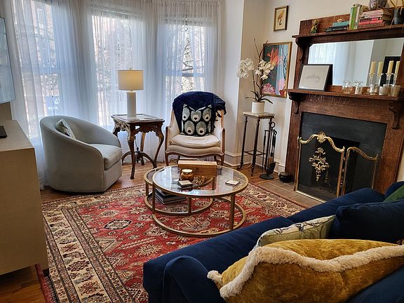 2nd image of 843 W Armitage Ave #2E