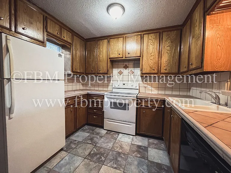 2539 W Sycamore Ave — Photo 24