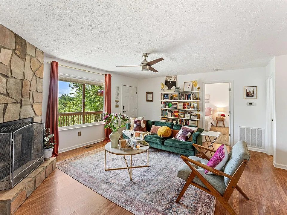 1720 Moon Ct