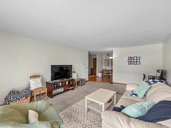 3rd image of 4 Pine Tree Dr APT 212