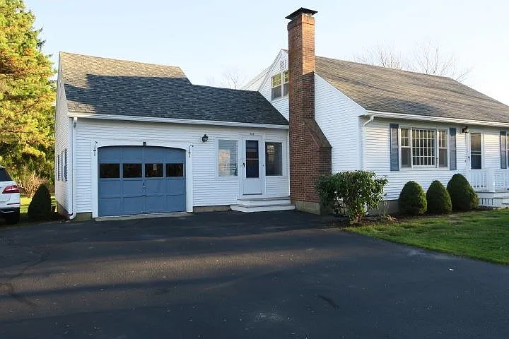 524 Wallis Rd — Photo 3