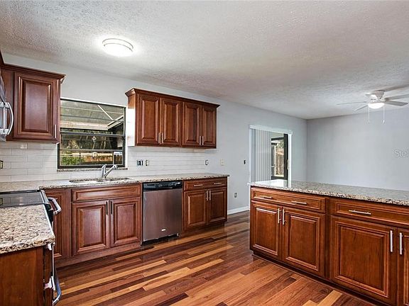 3rd image of 10816 Providence Oaks Dr