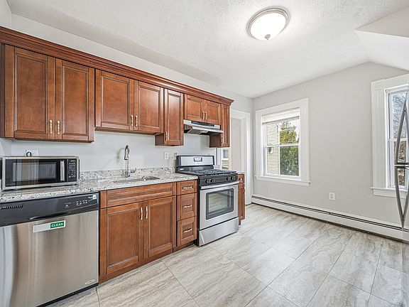 4th image of 12 Osborne St #2