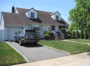 3762 Park Ave, Seaford, NY 11783