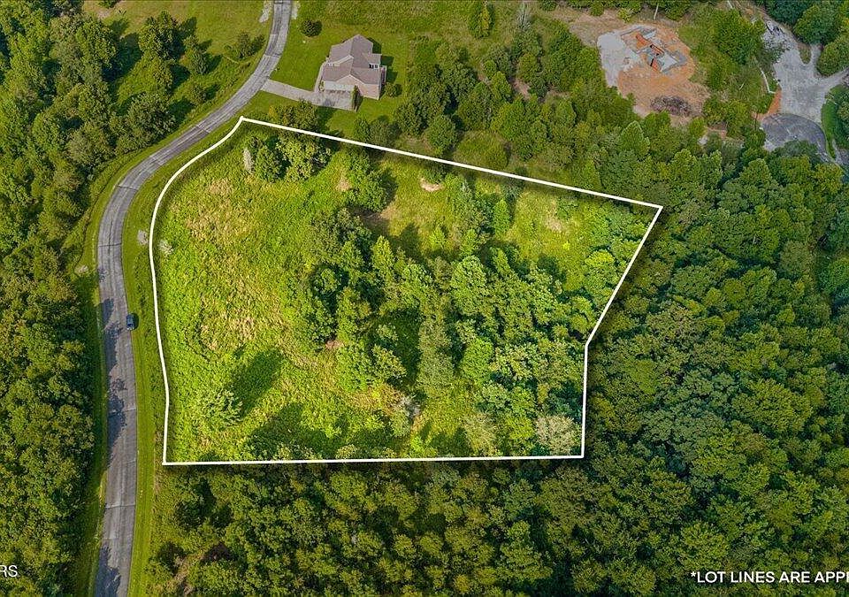 1st image of 126 Emerald Pointe Cir