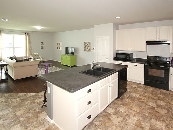 4th image of 9220 Blackstone Dr