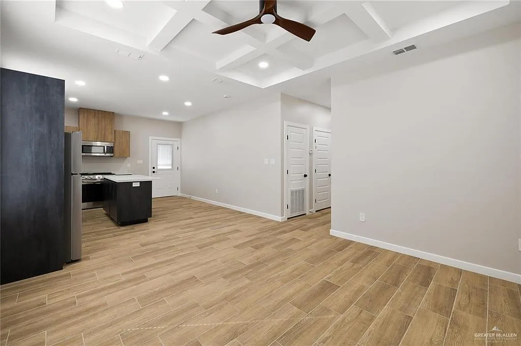 3 bed, 2.0 bath, 1355 sqft, $1,425 — Photo 3