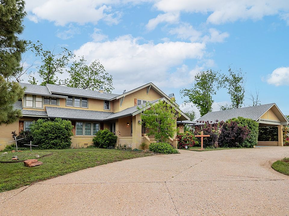 2nd image of 902 Crothers Ave
