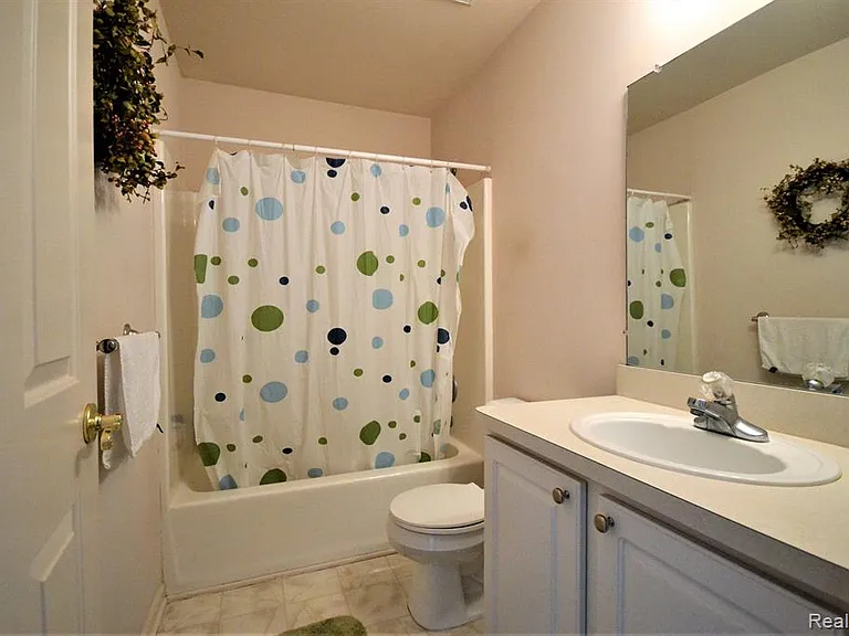 4890 Spring Meadow Dr — Photo 14