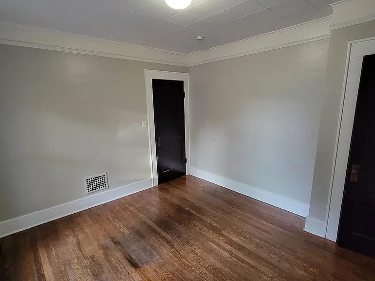 915 2nd St #2 — Photo 6