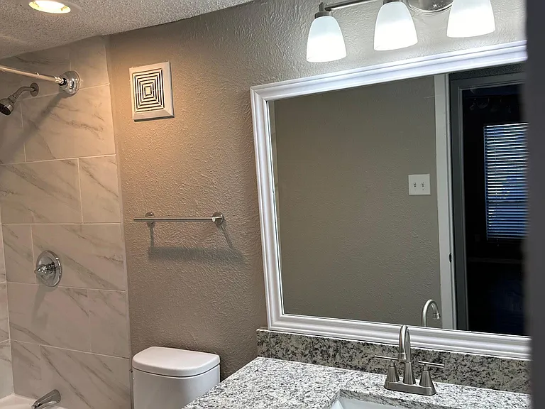 Maxton West Apartment Homes — Photo 16