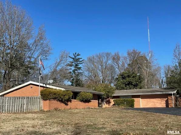 7 Pinewood Dr, Carbondale, IL 62901