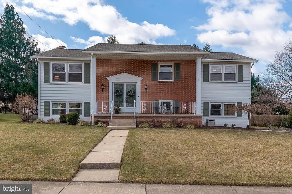 480 Meridian Ln photo 1