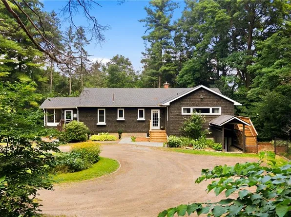 1282 Governors Rd, Hamilton, ON L9H 5E3