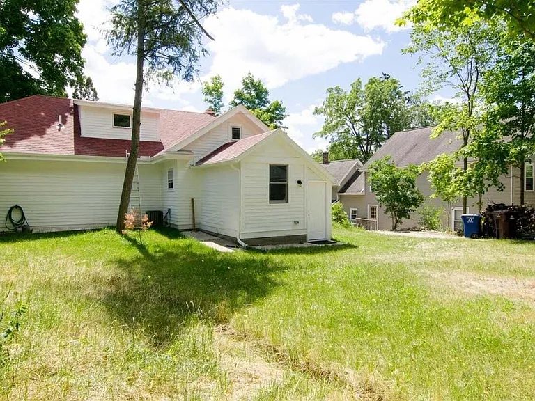 1435 Broadway St — Photo 31