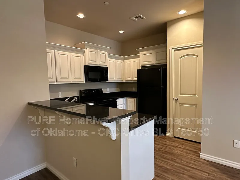1 bed, 1.0 bath, 854 sqft, $1,050 — Photo 4