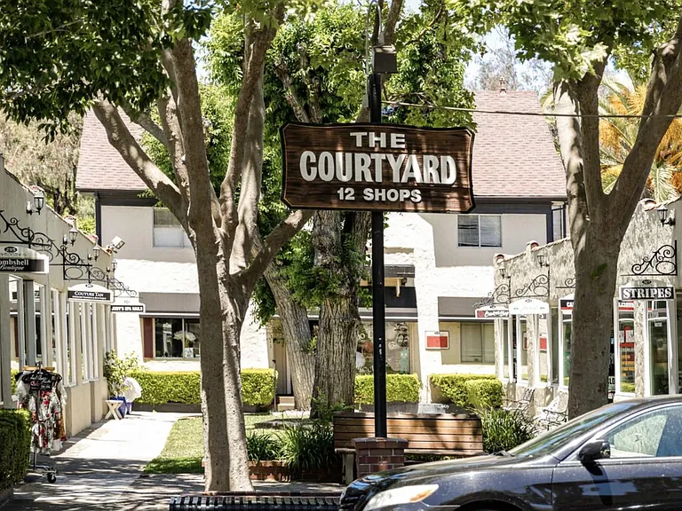 Courtyard Shoppes in Downtown