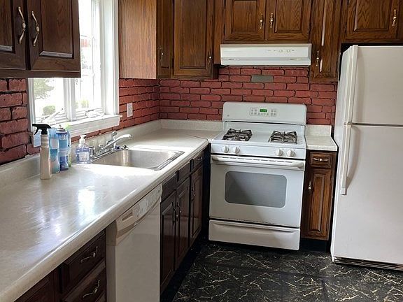 4th image of 324 Lenox St