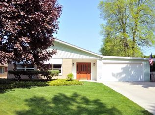7910 N Fairway Pl, Milwaukee, WI 53223