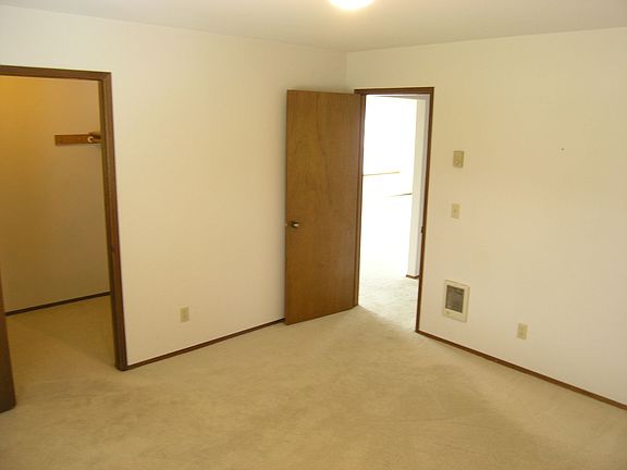 5th image of 1051 SE 8th Ave Building A