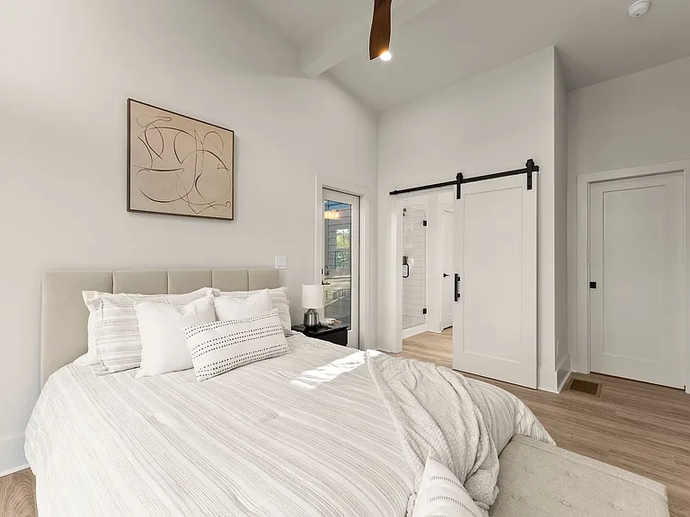 521 Washington St — Photo 12