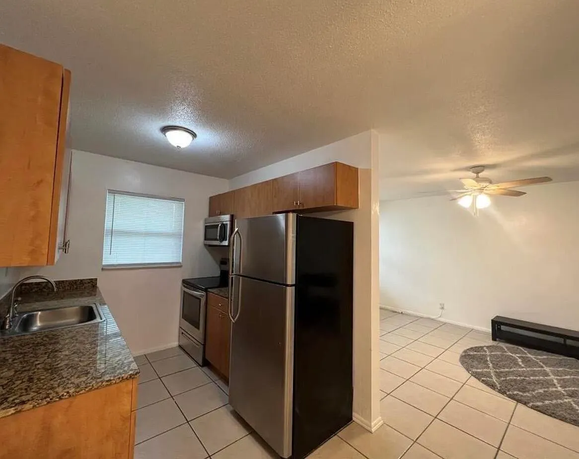 1 bed, 1.0 bath, 8622 sqft, $1,595 — Photo 2