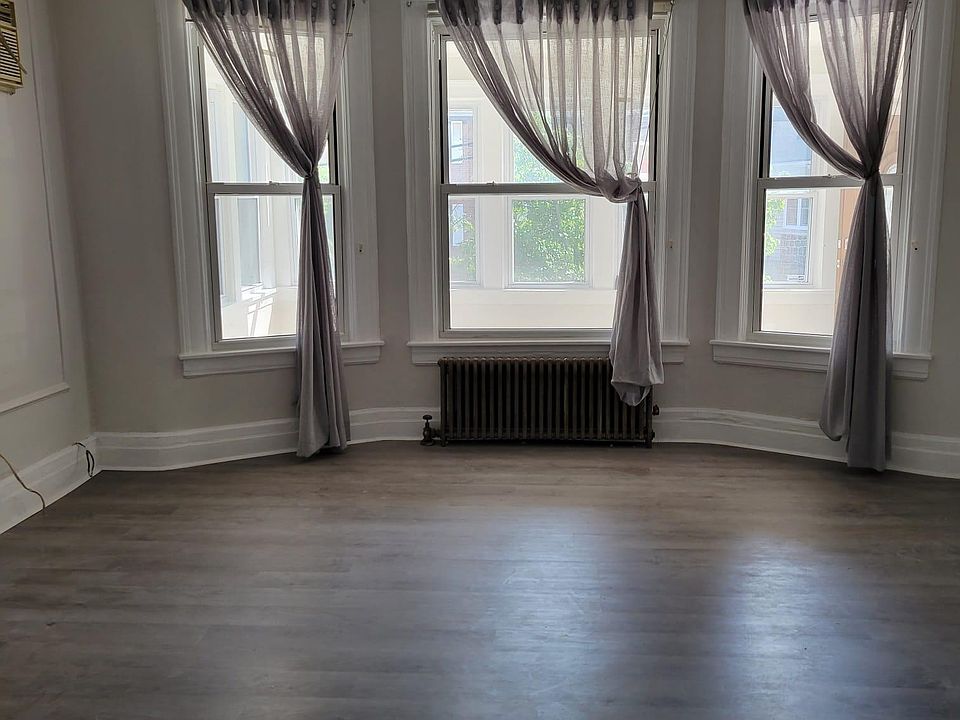 1st image of 35 Hilliard Ave #1