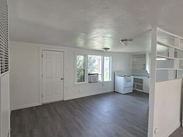 505 E 44th St #22 — Photo 7