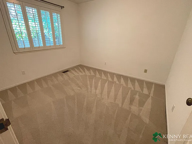 144 Glasgow Ln — Photo 22