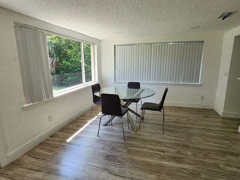 1375 Powers Ave — Photo 6