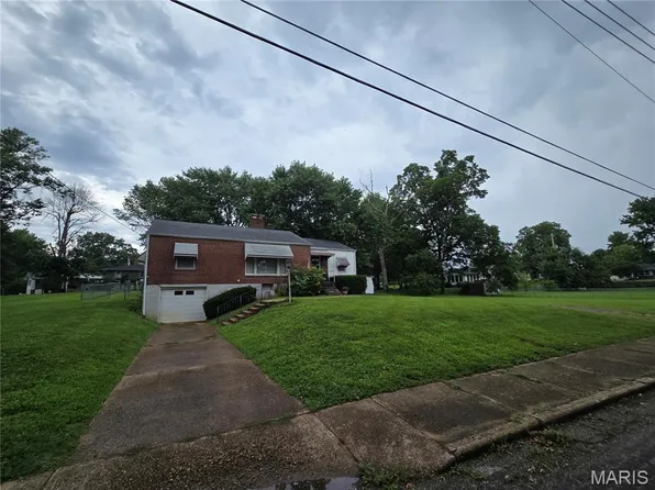 411 Macarthur Ave, Union, MO 63084