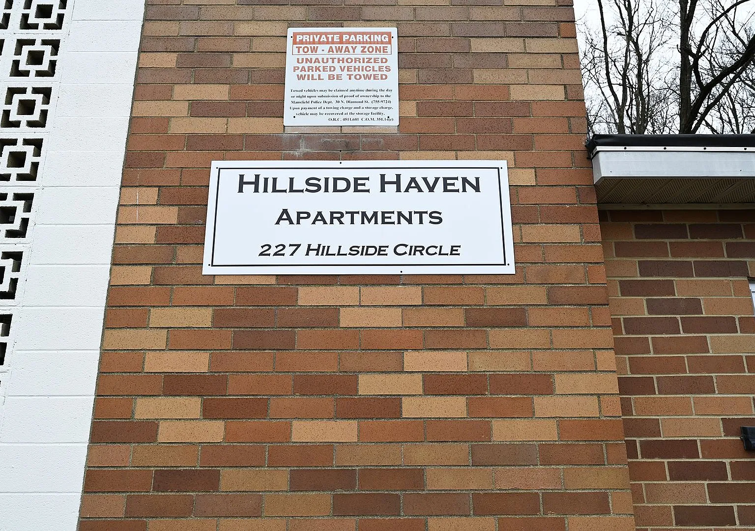 227 Hillside Circle — Photo 2