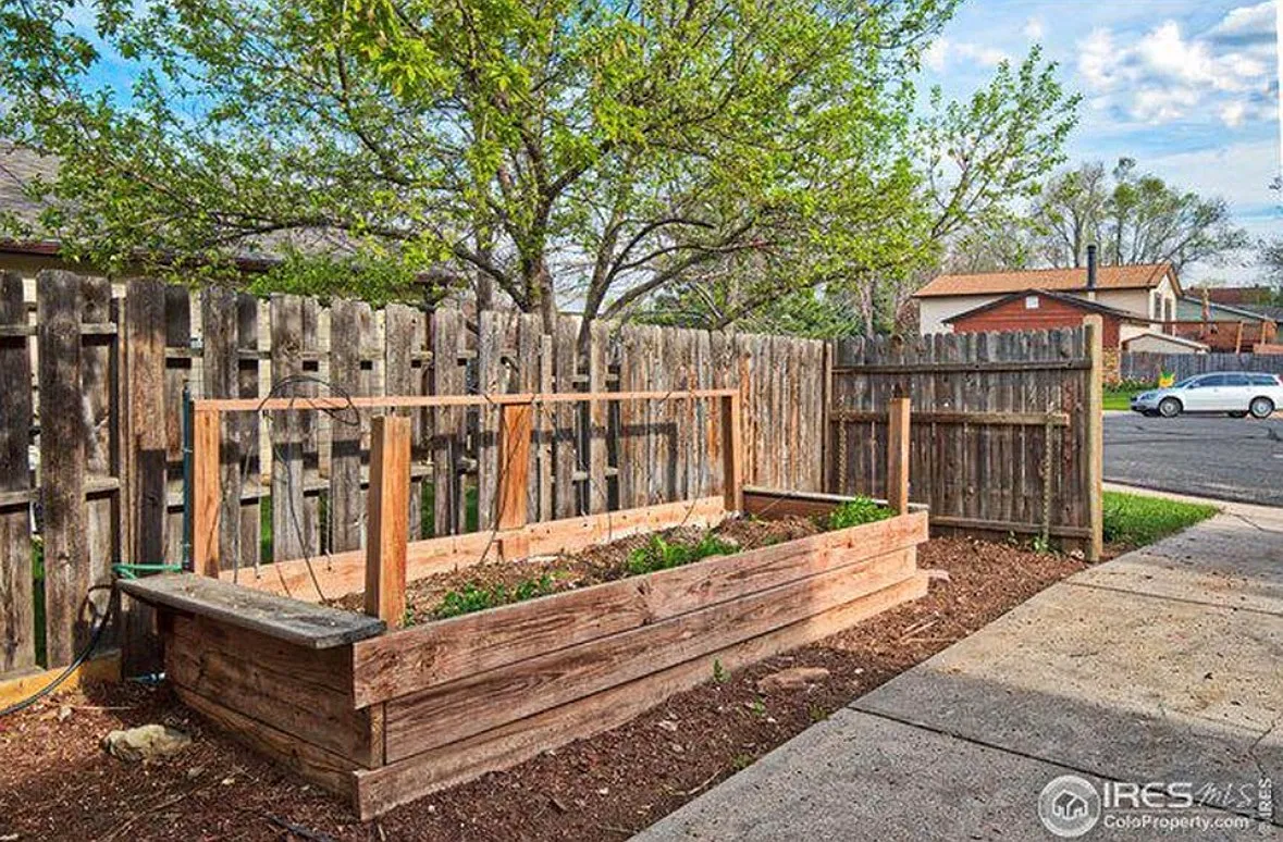 4 bed, 1896 sqft, $2,850 — Photo 3