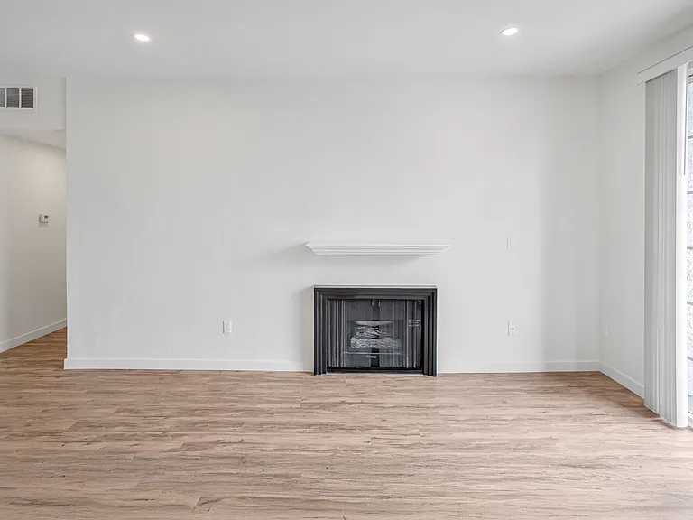 10823 Hortense St — Photo 5