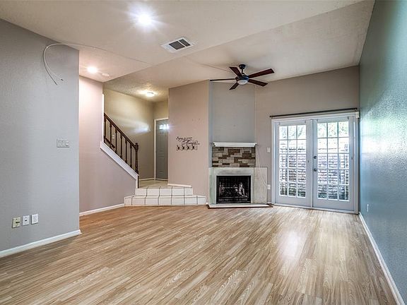3rd image of 800 Country Place Dr